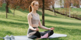 Hoe kunnen beginners een yogaroutine starten?